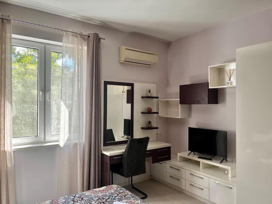 Cozy 2Br Oasis In Central Burgas Luaran gambar
