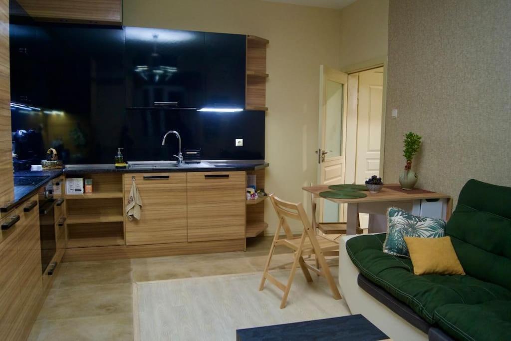 Cozy 2Br Oasis In Central Burgas Luaran gambar